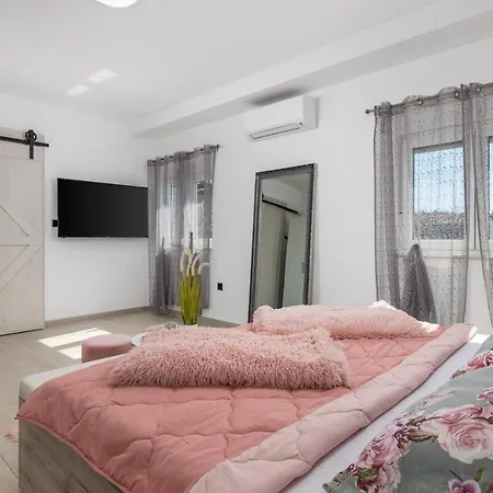 Lemily Villa